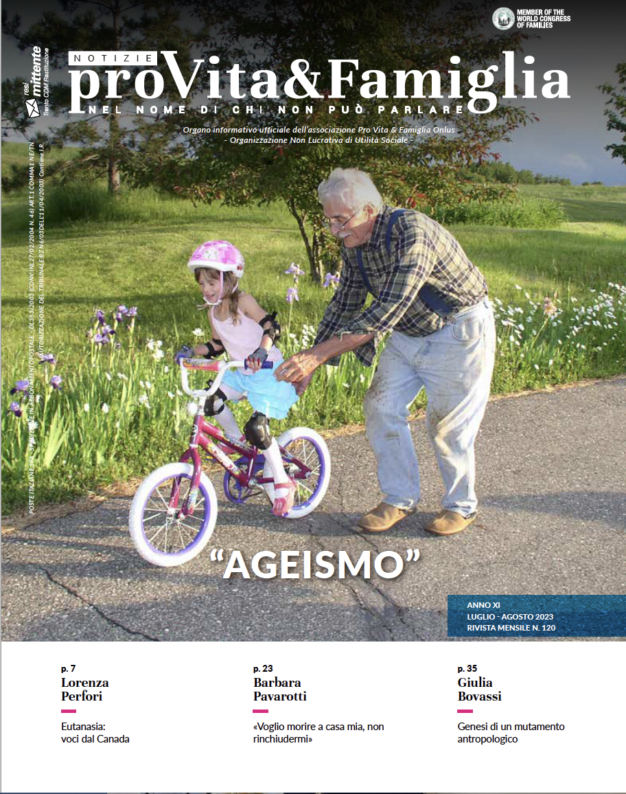 anziano e bambina in bicicletta